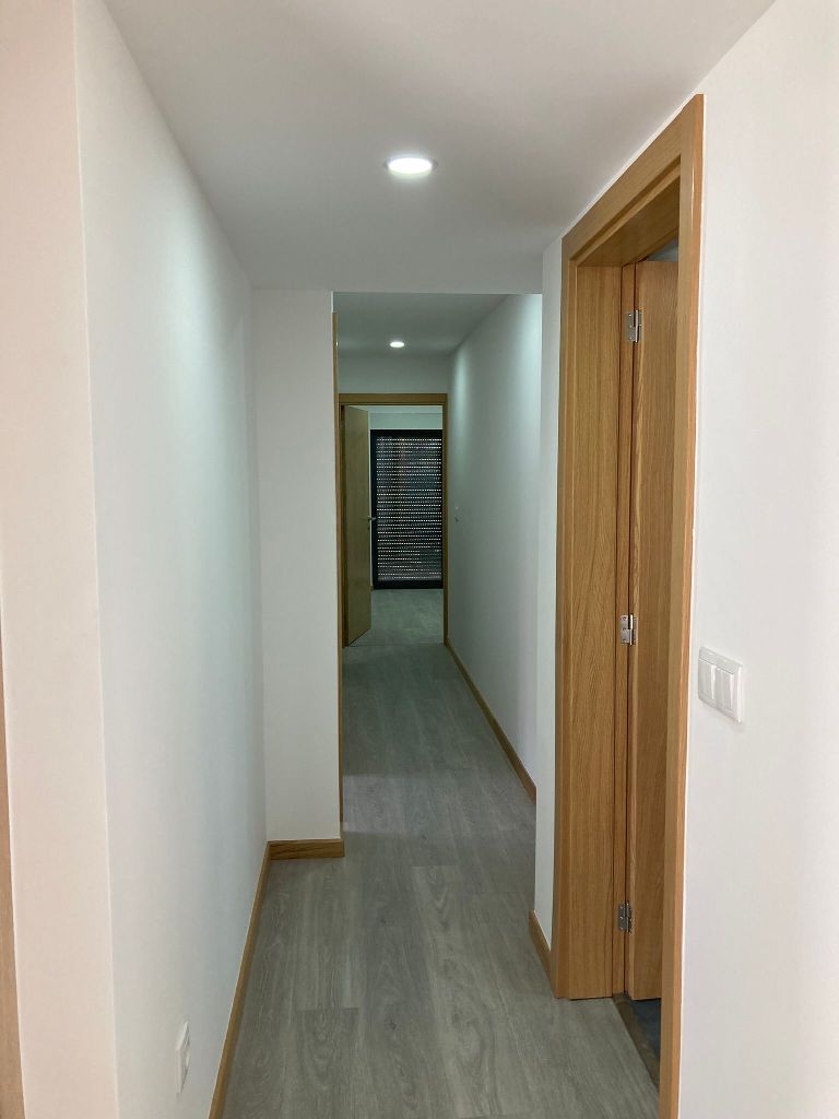 Portas Vicaima em carvalho no corredor